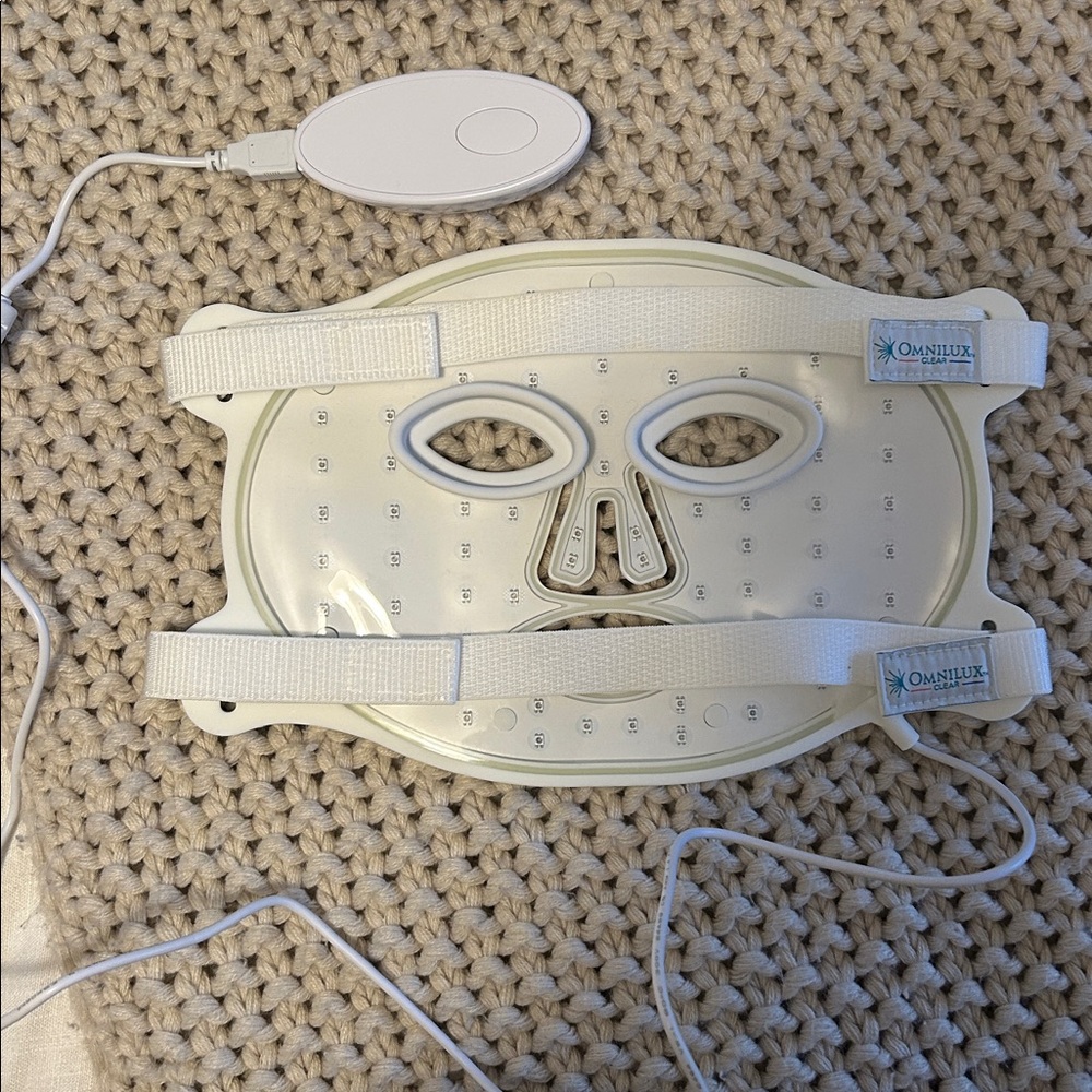 Omnilux Clear LED Light Therapy Mask - excellent condition - Picture 9 of 9